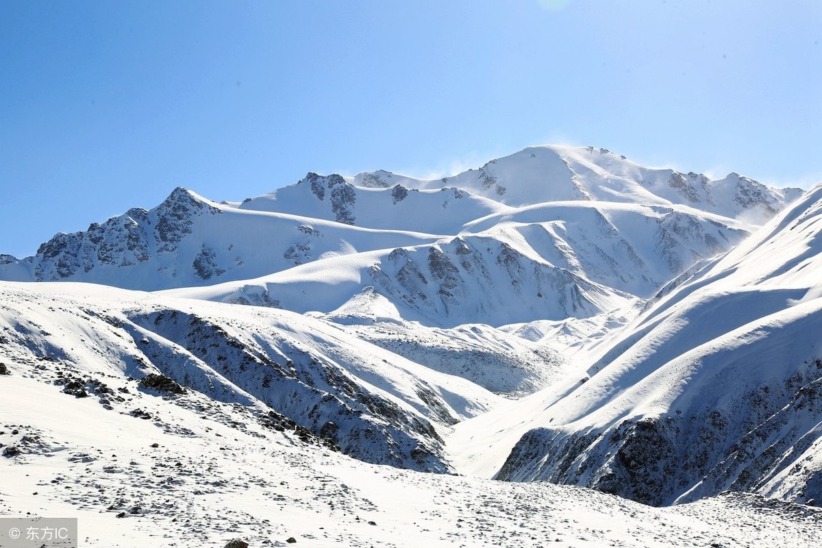 庄严、巍峨、肃穆，圣洁美丽的雪山，描写雪山的句子