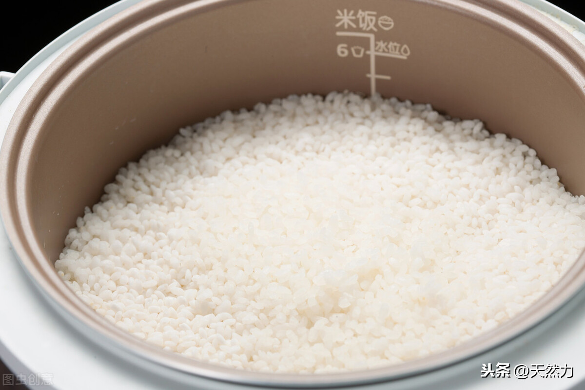 煮米饭放多少水合适（分享煮米饭的正确水米比例）
