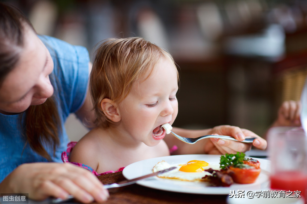 如何判断婴儿烫伤食道（宝宝误食后的急救方法）