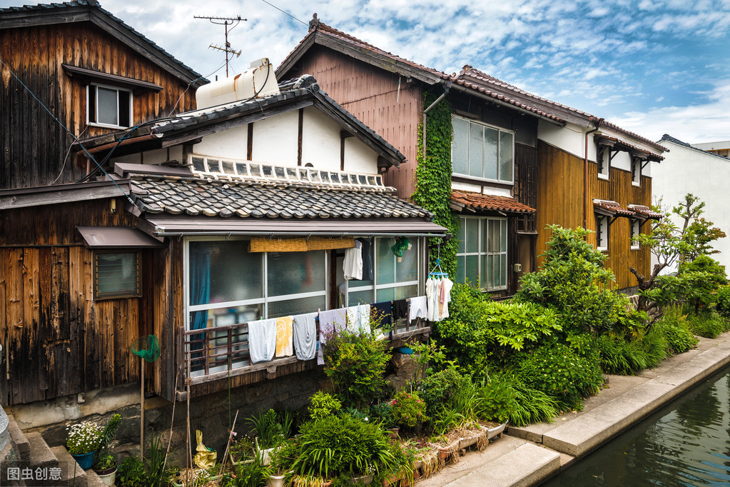 日本作家村上春树散文《我们不过是借住者》，请欣赏