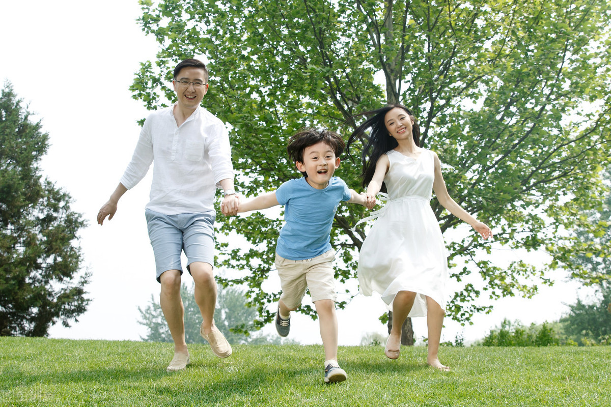 幸福的日子，是两人遇见彼此，一同抬头仰望，那处即是天堂