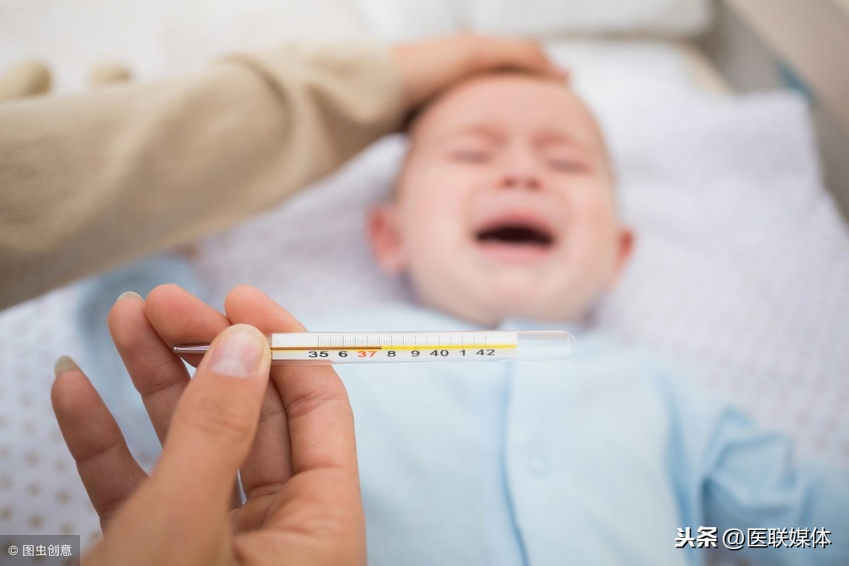 婴儿急疹发烧特点（宝宝反复发烧）