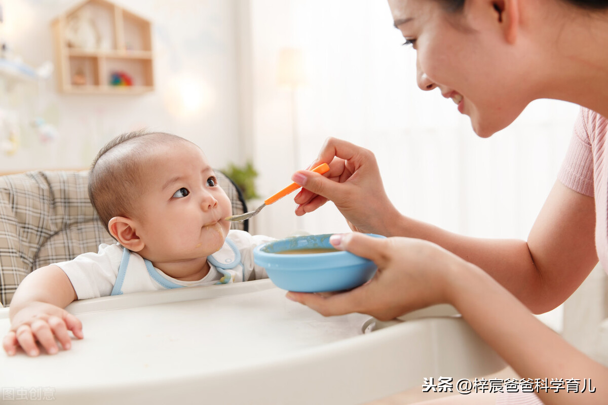 宝宝何时才能添加辅食？宝宝添加辅食前给予父母的5个信号要了解