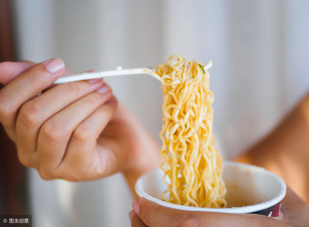 赶紧戒掉！这10大垃圾零食危害大，为癌症埋下隐患！