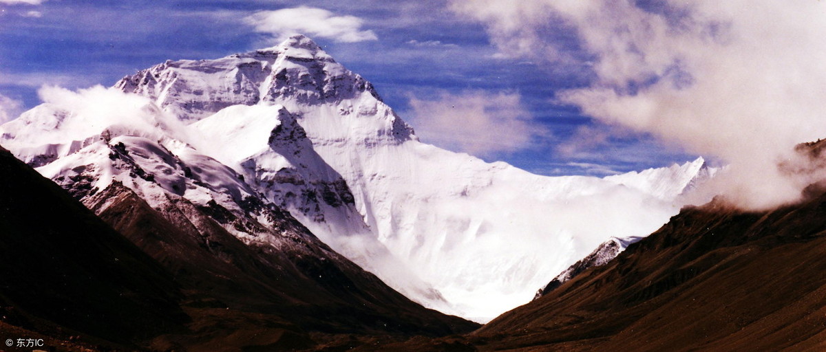 庄严、巍峨、肃穆，圣洁美丽的雪山，描写雪山的句子