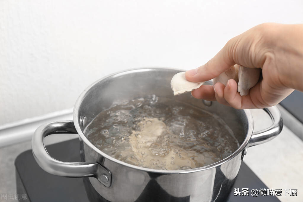 煮饺子为什么要加三次冷水（煮饺子的3个注意事项）