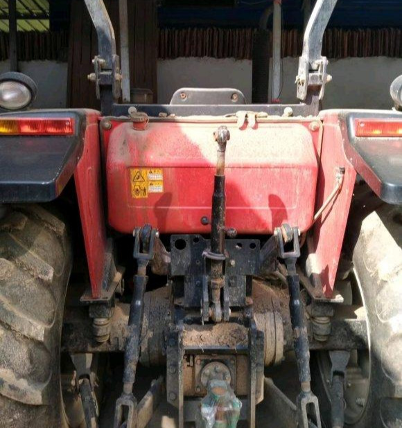 東方紅的二手1000拖拉機，帶2套機具賣35000，貴不貴？