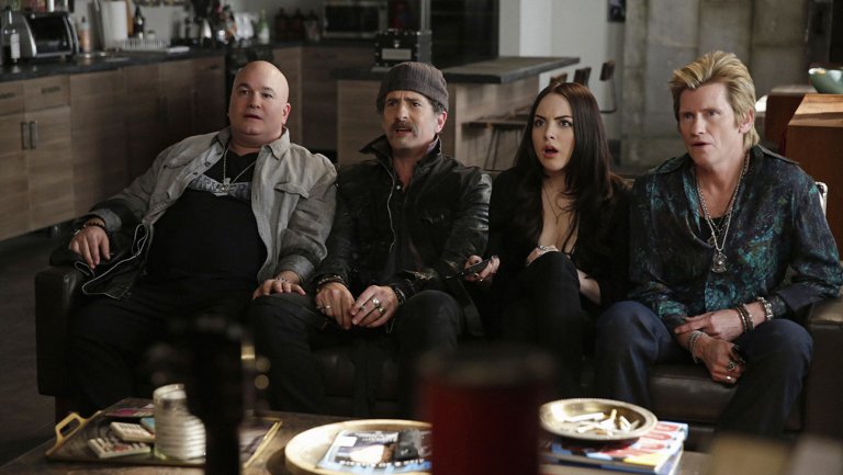 《性、毒品与摇滚》在第二季播出后被取消，《地狱厨房》则是第二季的续篇。