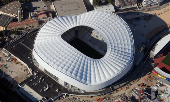 洛里安路球场 1912年 31127人 雷恩波尔多球场 2015年 42115人 波尔多