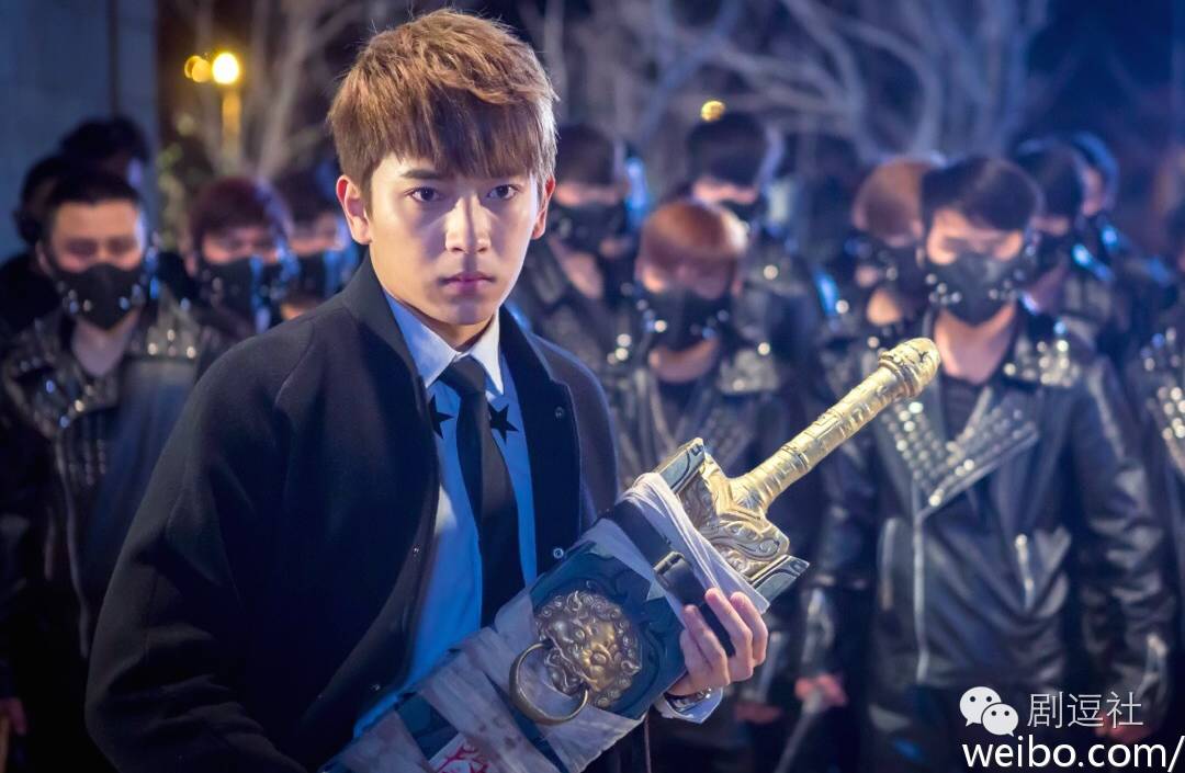 爱他就变成他的兵器,《器灵》这部剧简直打开新世界的大门!