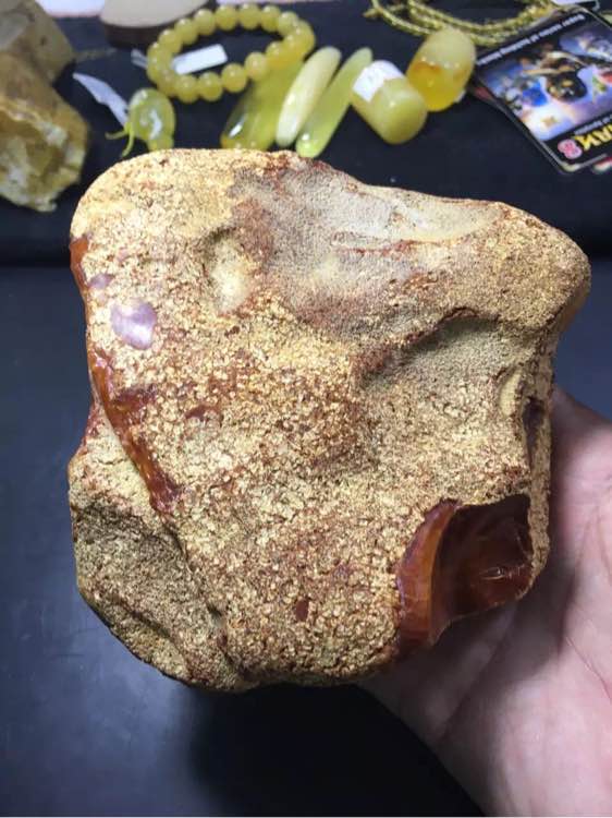 俄罗斯又发现蜜蜡矿，而且都是大块头