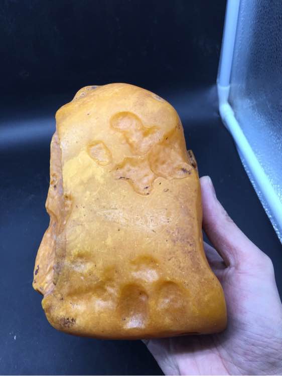 俄罗斯又发现蜜蜡矿，而且都是大块头