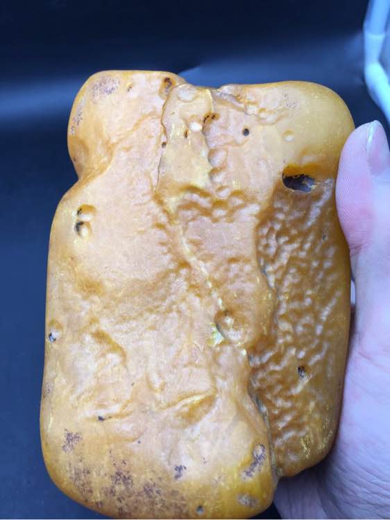 俄罗斯又发现蜜蜡矿，而且都是大块头