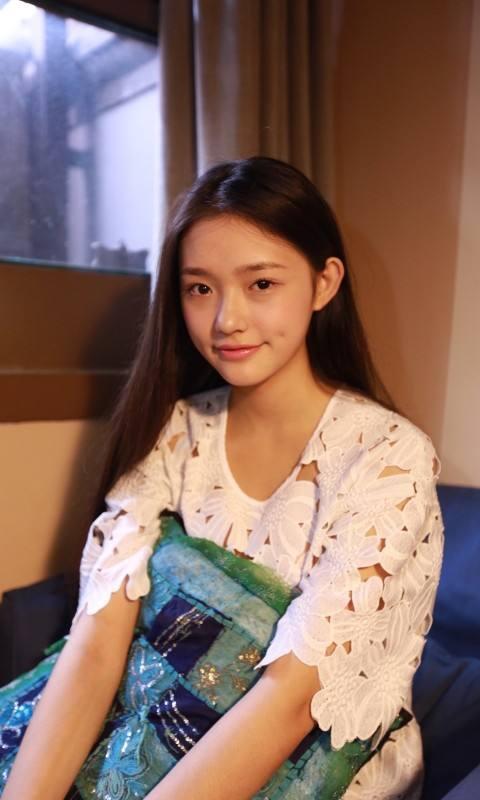 演员林允，从十二万人中脱颖而出，20岁成三十亿票房女主