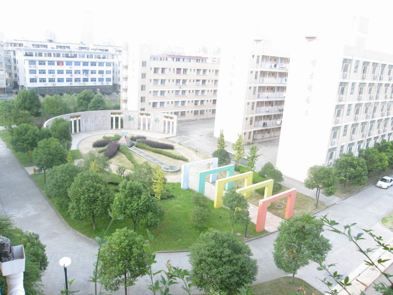 浙江省溫州中學怎么樣?校園環(huán)境和老師們(圖3)