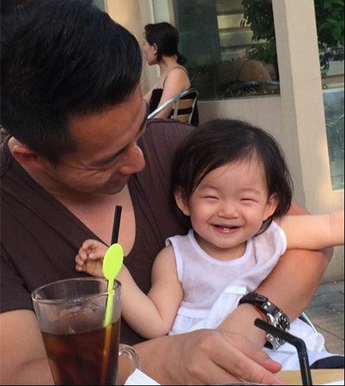 “曲终人散”的人生：大S一家忙着晒幸福，汪小菲满脸憔悴又孤单