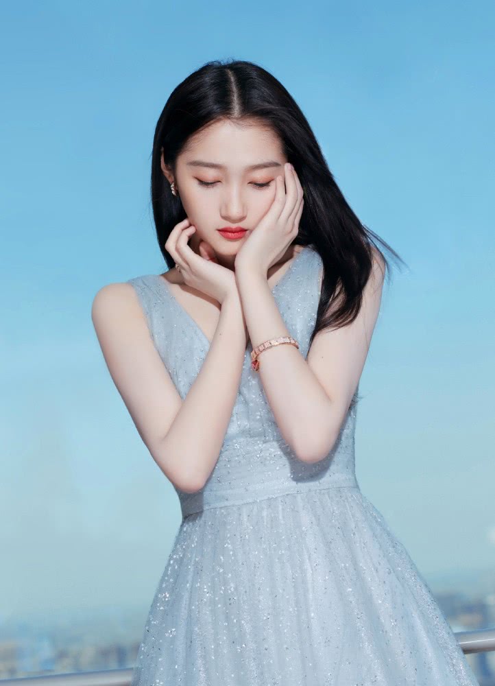 女人適合“手鐲”還是“手表”？三個細節告訴你，戴錯很尷尬