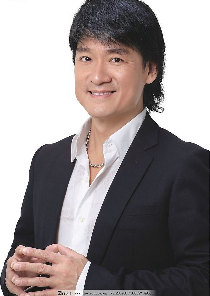 周华健从小就唱歌,一直到今天,2019年发行了一首《少年》.