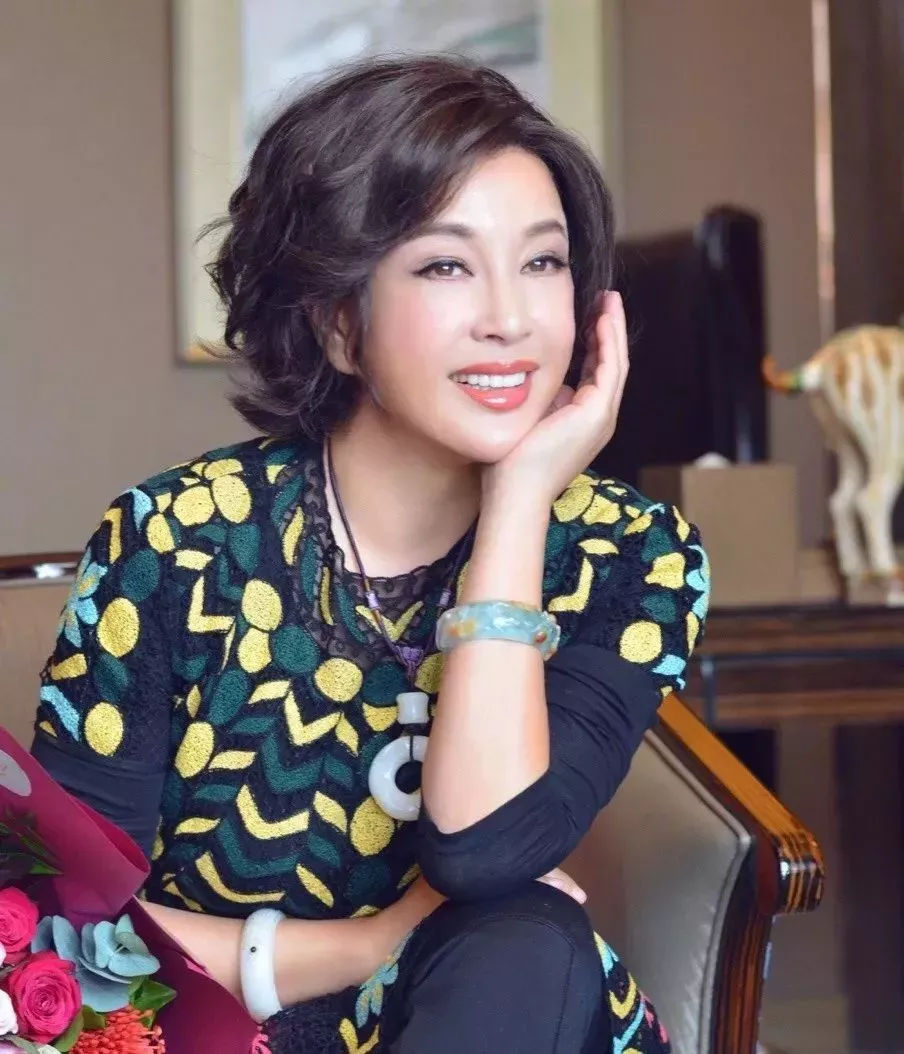 女人適合“手鐲”還是“手表”？三個細節告訴你，戴錯很尷尬