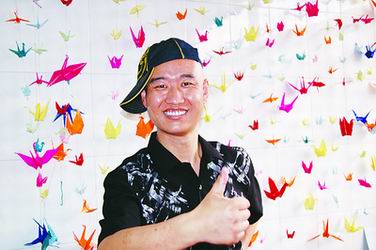 2005年，歌手丛飞因胃癌住院，资助的学生站在床头要钱