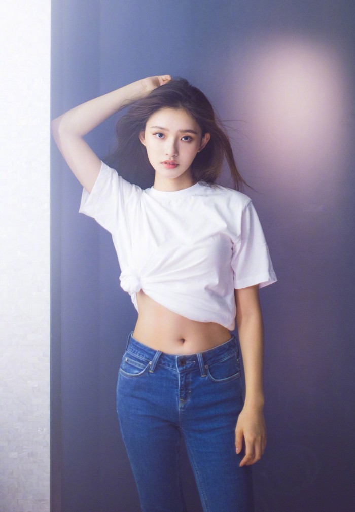 演员林允，从十二万人中脱颖而出，20岁成三十亿票房女主