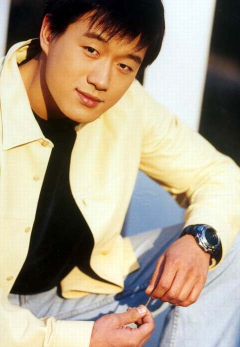 娱乐圈的8大“海岩男郎”，年轻时个个丰神俊朗，气宇不凡