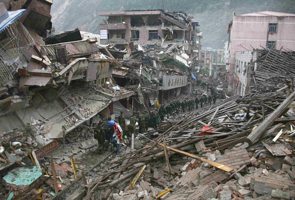 汶川地震，那个背儿子遗体走25公里的程林祥，感动全国后过得如何