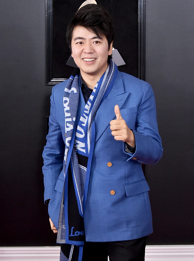 比起李云迪的自甘堕落，“钢琴王子”郎朗的清醒，真叫人佩服