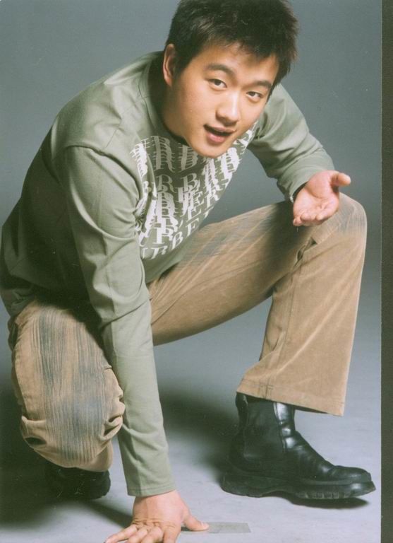 娱乐圈的8大“海岩男郎”，年轻时个个丰神俊朗，气宇不凡