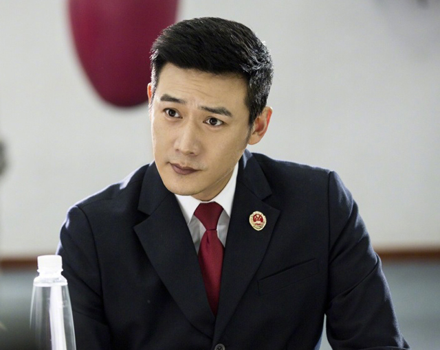 娱乐圈的8大“海岩男郎”，年轻时个个丰神俊朗，气宇不凡