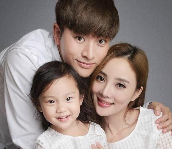 娱乐圈的8大“海岩男郎”，年轻时个个丰神俊朗，气宇不凡