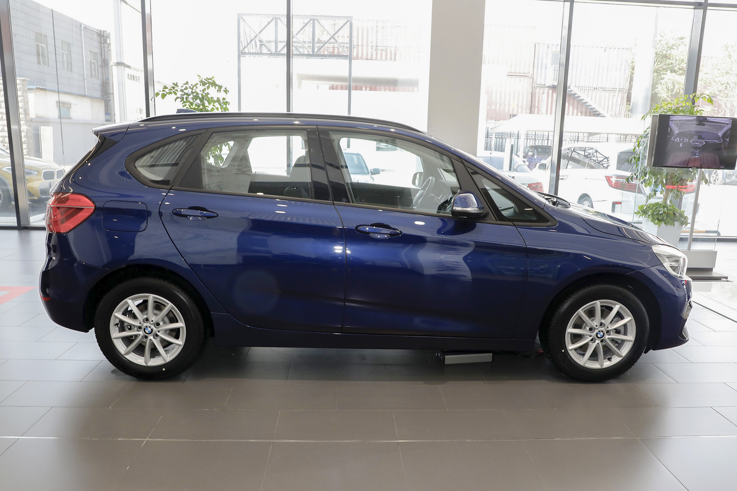 2018款 2系旅行车 218i 时尚型2019款 宝马2系多功能旅行车 220i 领先