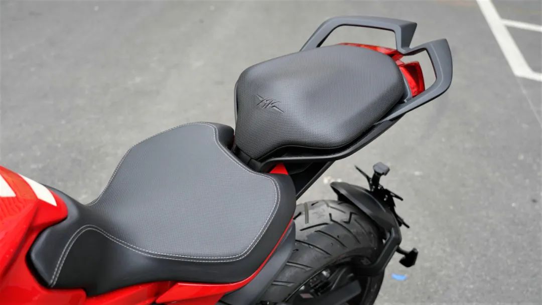MV Agusta Turismo Veloce 800试驾，抄底的时候到了