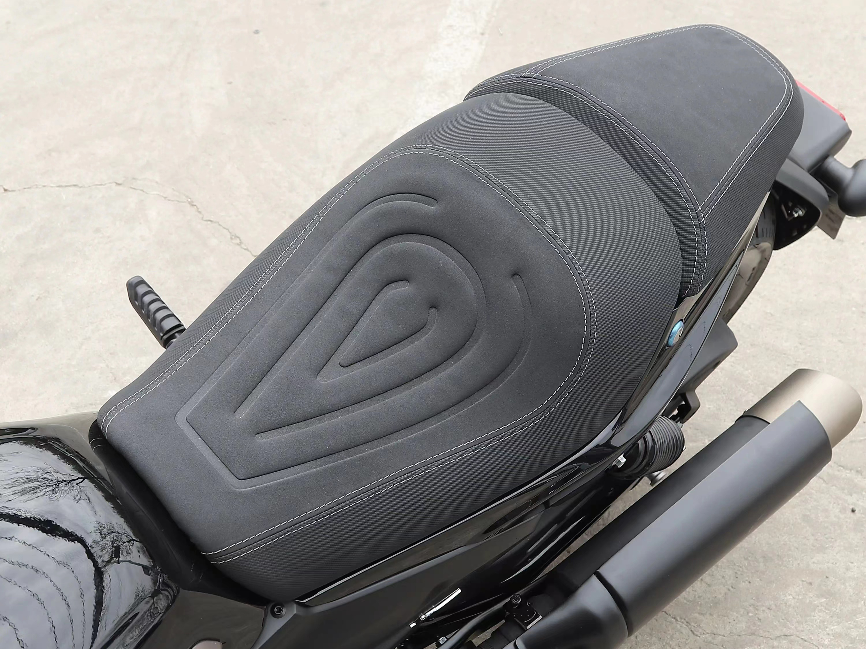 QJMOTOR 闪600-V4发动机的巡航车！
