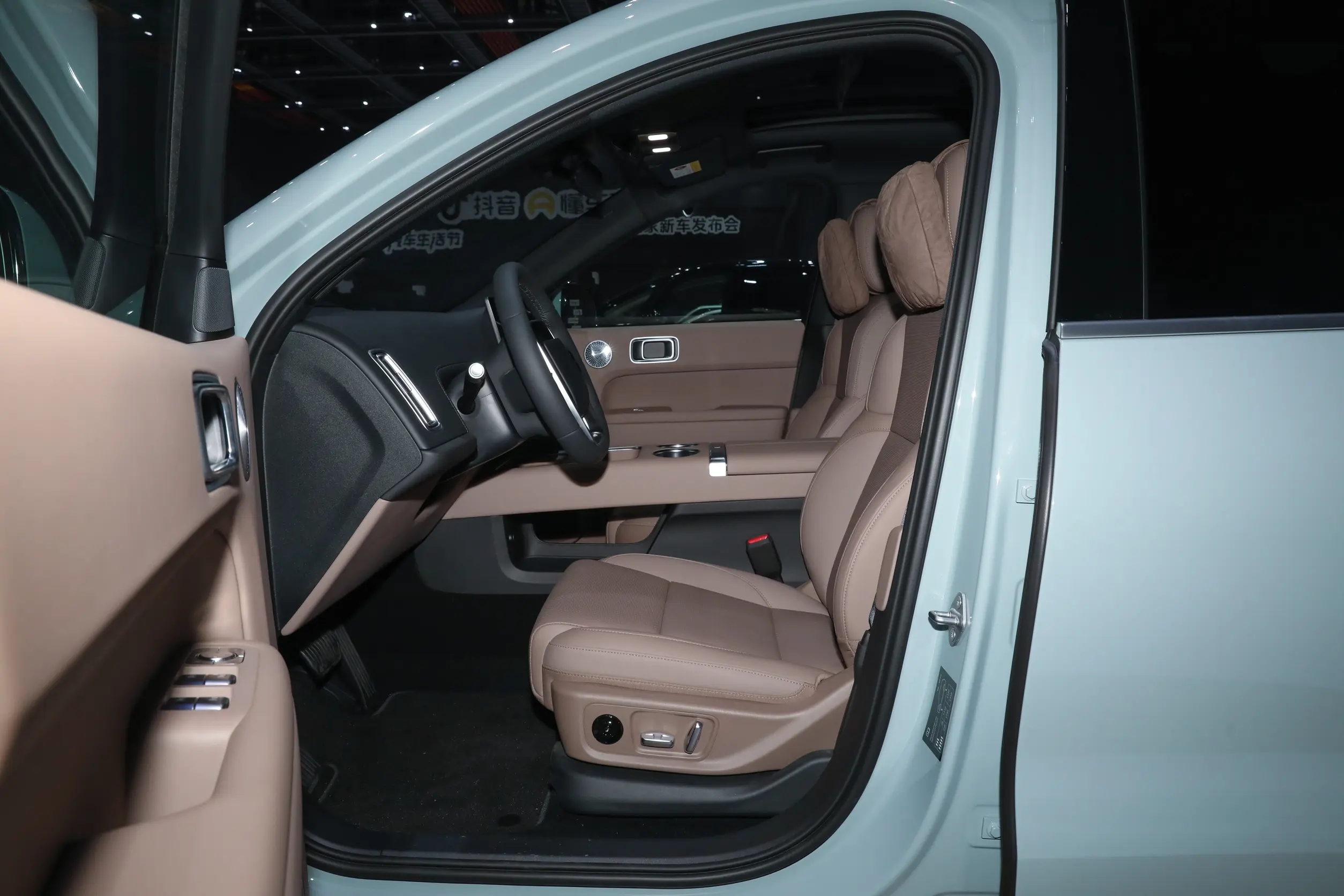 深蓝G318与理想L6对比，都是增程SUV，谁更适合家用？