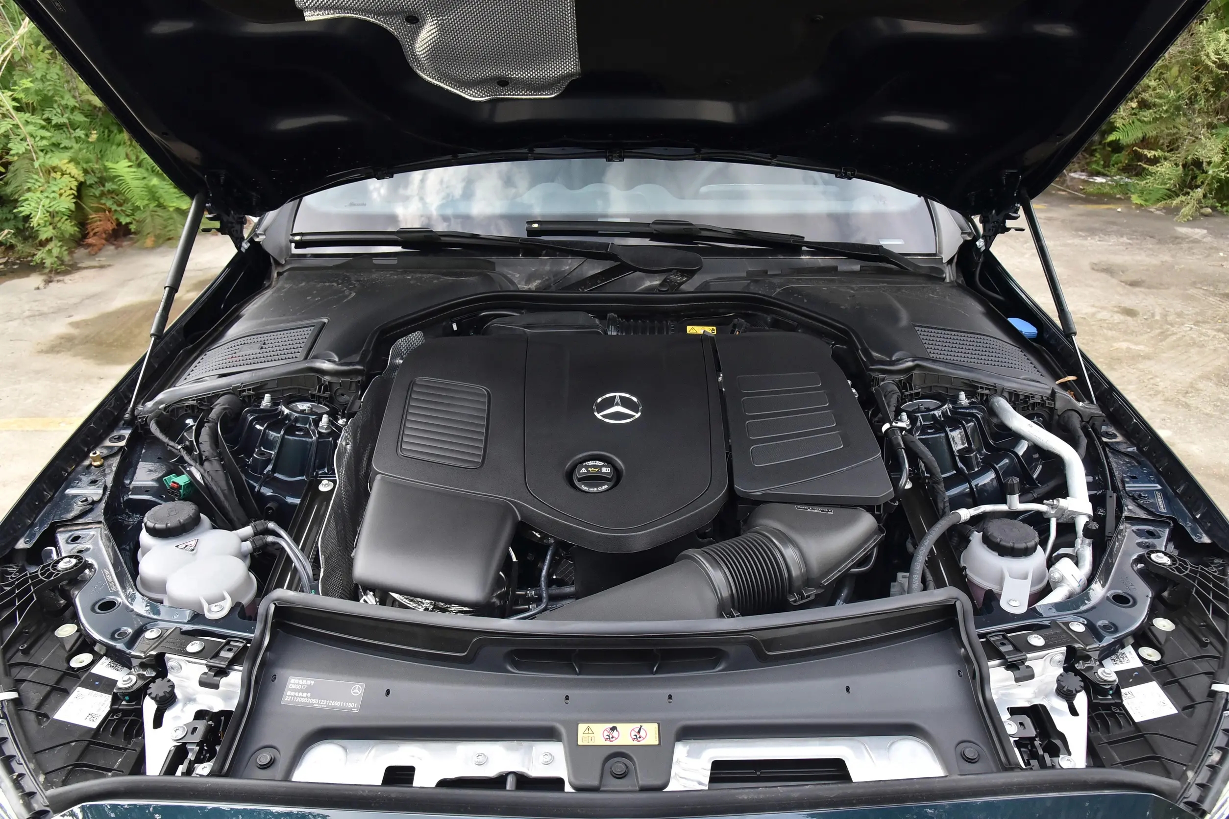 解读奔驰C级PHEV 2022款 C 350 eL，搭载插电式混合动力的豪华