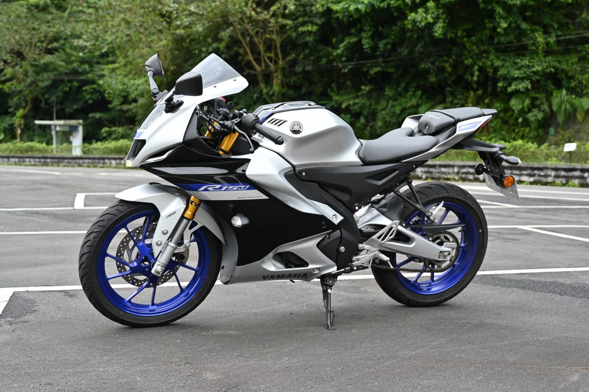 雅馬哈摩托車(2022款yamaha yzf-r15 m評測)_東方瑞麗網