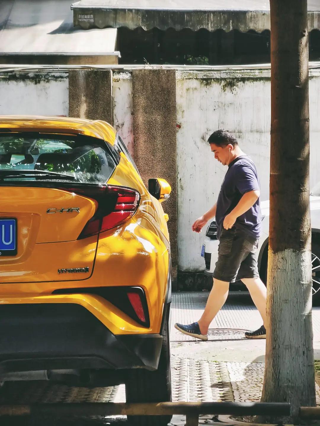 试驾广汽丰田C-HR双擎，平顺又灵活