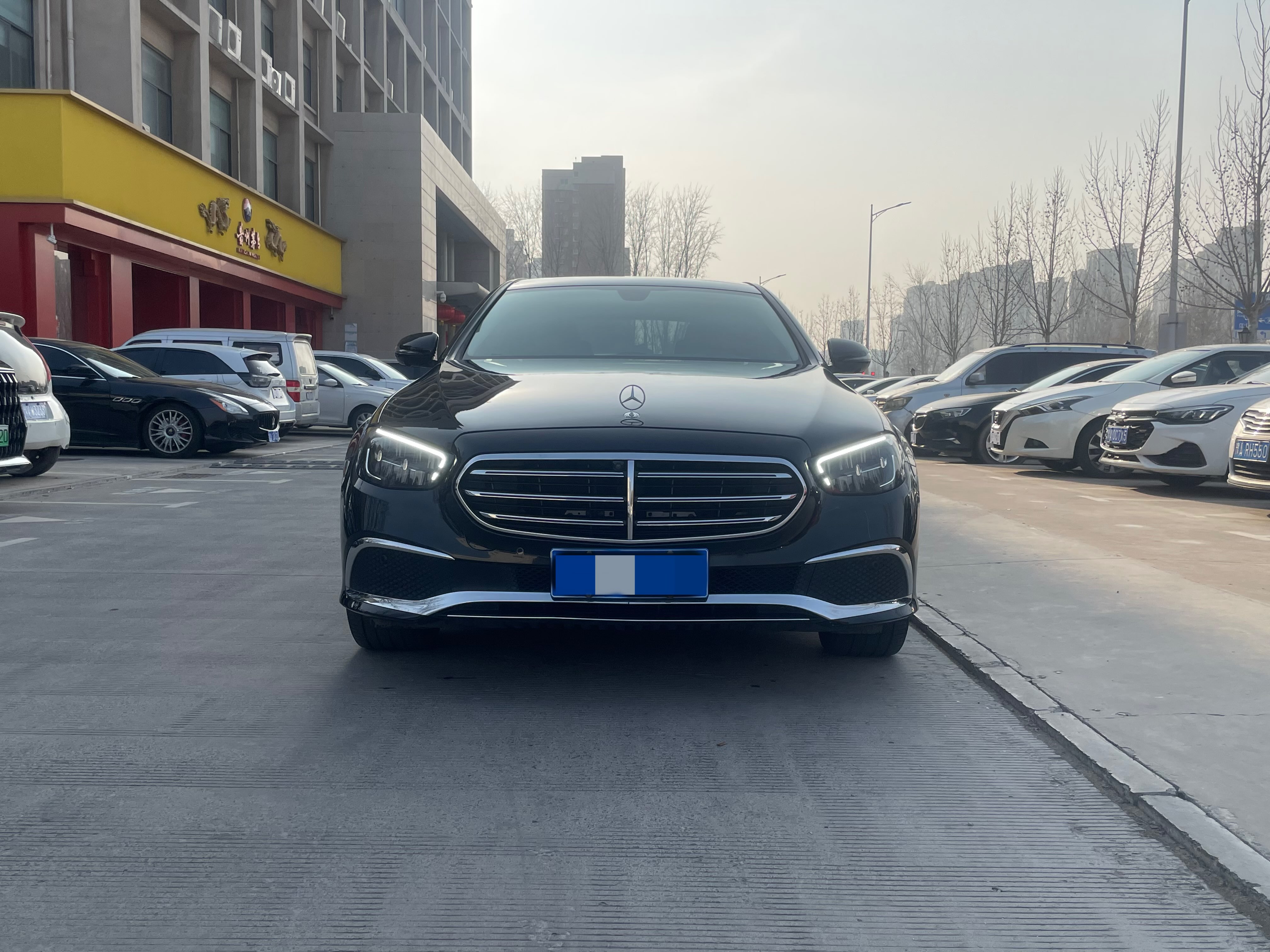 落地价近40万，2022款奔驰E300L，现在只要30万出头！