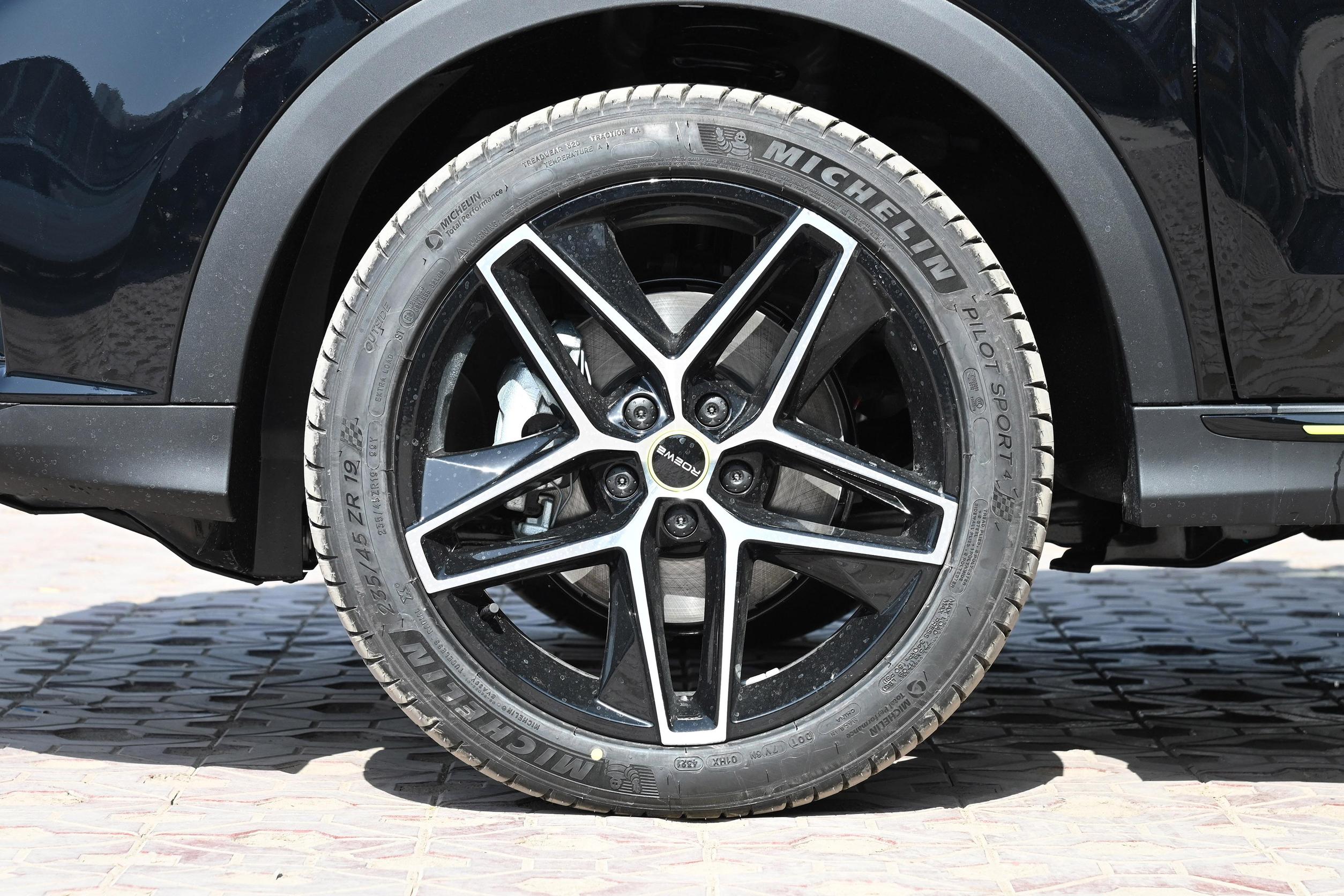 定位紧凑型SUV，插电式混合动力，荣威eRX5解析