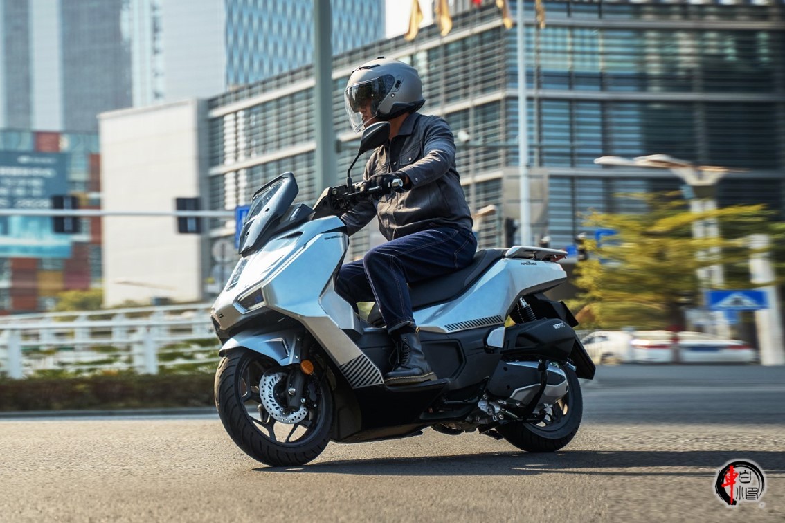 大疆互联+全系TCS，五羊本田NWG150“堆料”机甲，售价16980元起