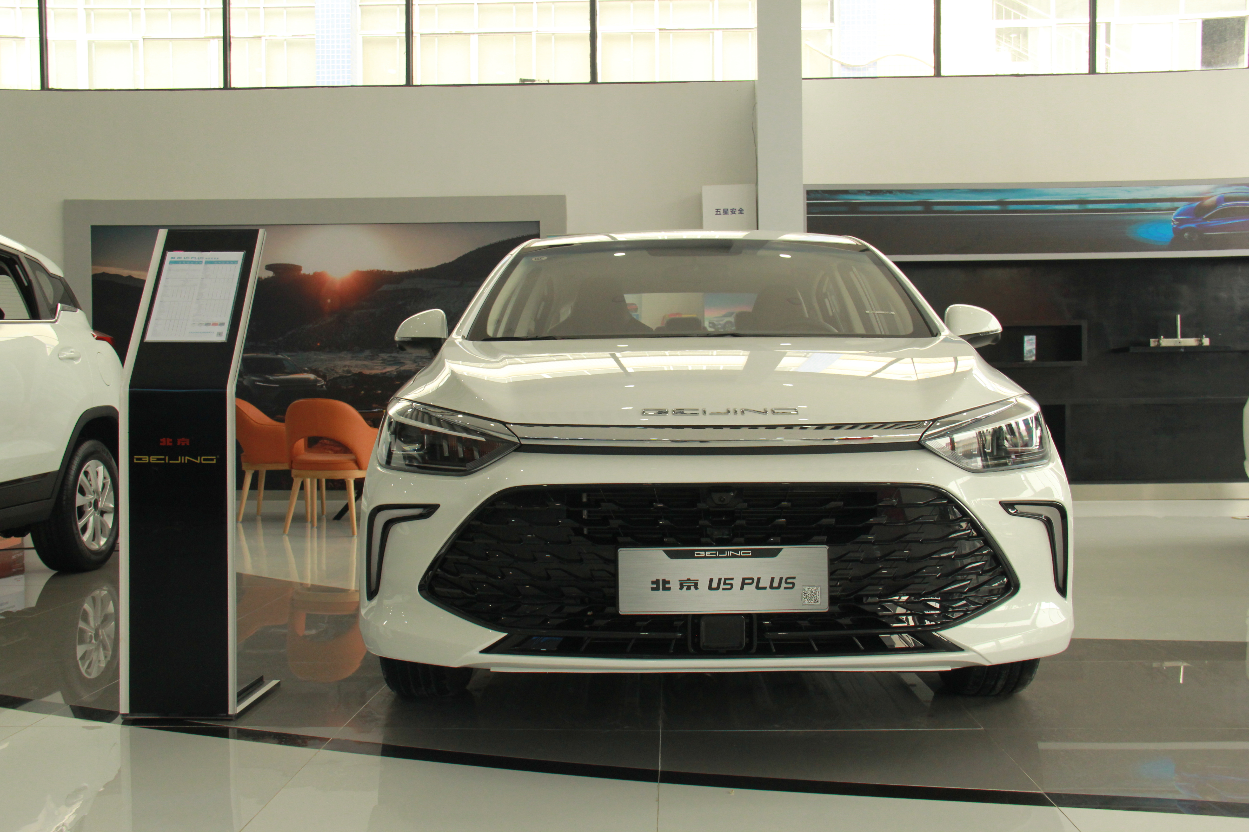 在北汽官方的定位里,北京u5 plus是一款"7万级悦享生活家轿",目标消费