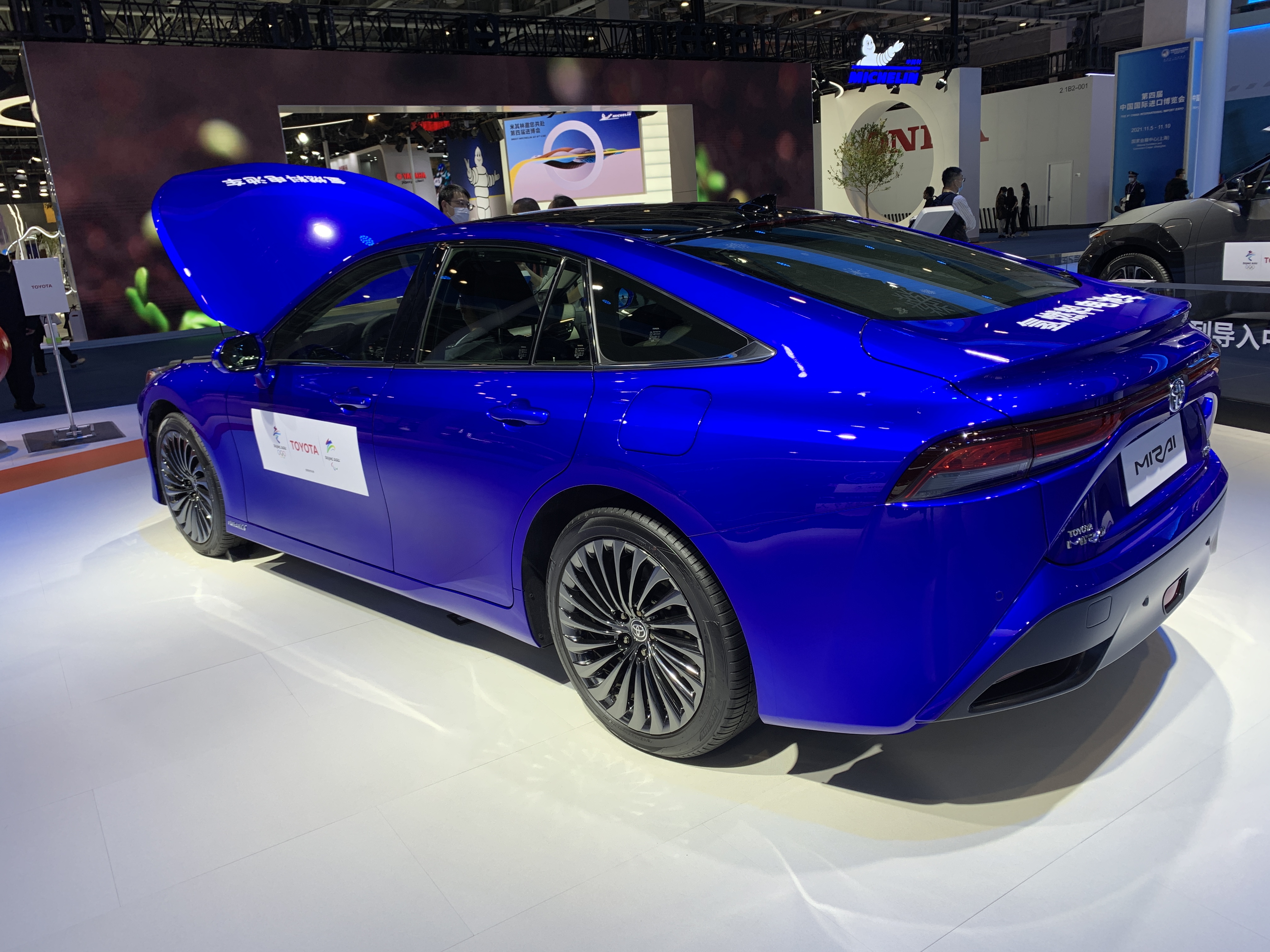 氢燃料电池加持 丰田全新mirai量产版实车国内亮相 续航850km