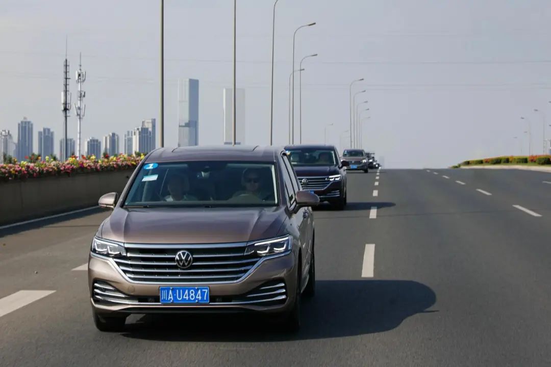 内饰绝对亮眼，三排和尾箱空间还可优化！试驾上汽大众新威然