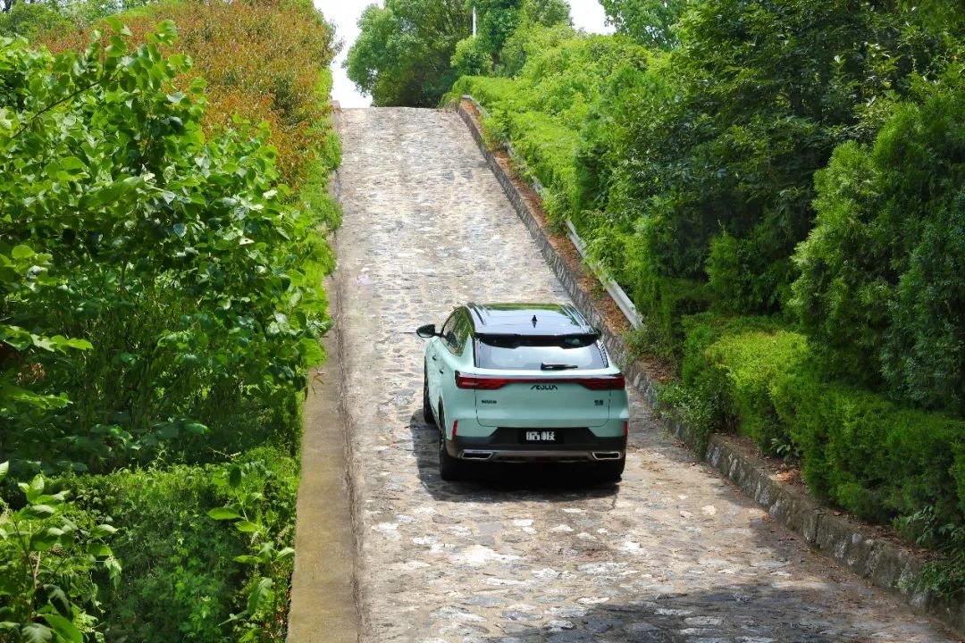 东风风神皓极：动力超越2.0T，油耗省一半，竟比轩逸还要省？