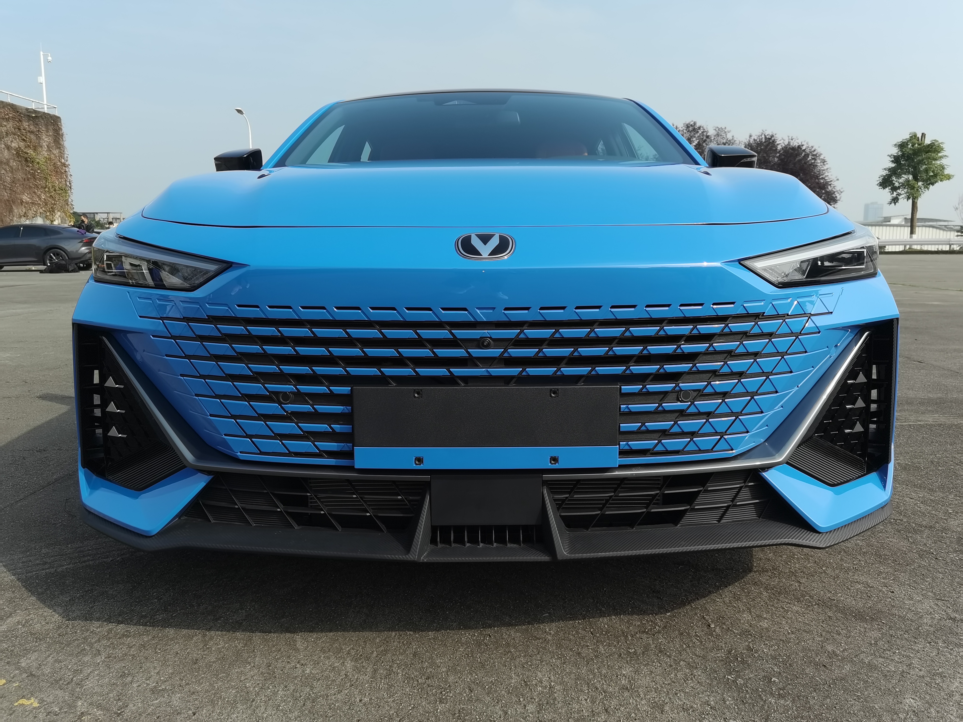 配电动尾翼 长安uni-v实车现身 明年一季度上市