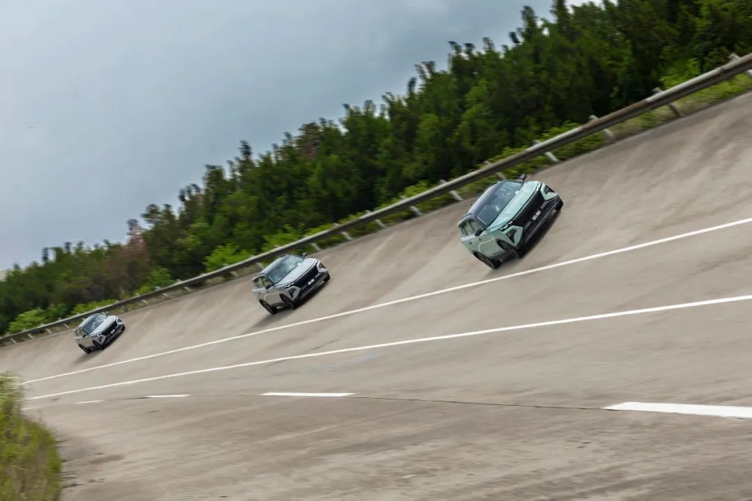 东风风神皓极：动力超越2.0T，油耗省一半，竟比轩逸还要省？