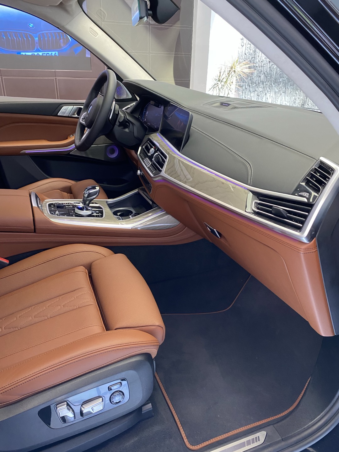 材料工程师评静态BMW X7：百万级宝马不该有槽点｜潘工车记