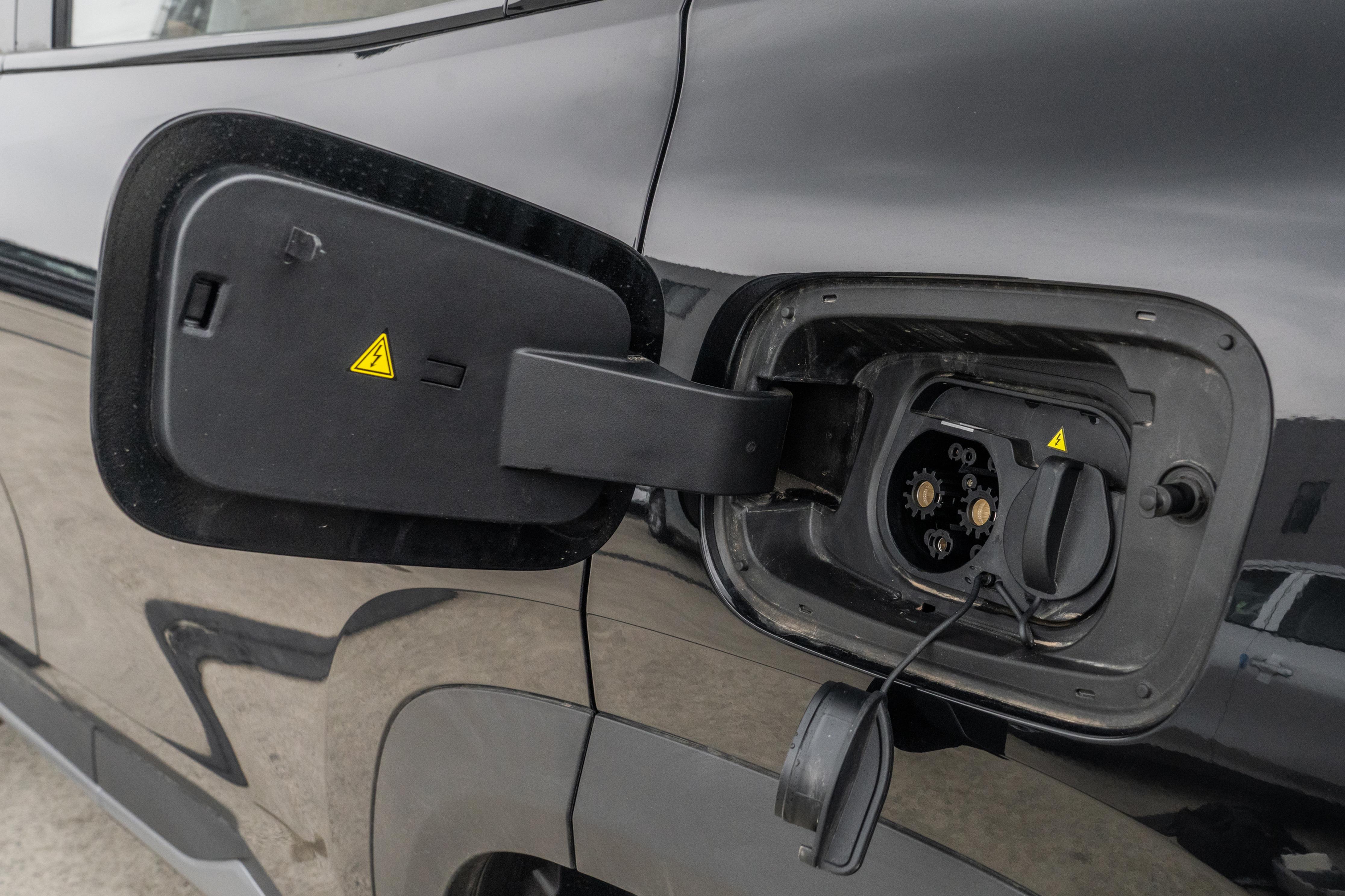 吉利银河L7 EM-i：打造3L级家庭精品SUV，解决用车痛点