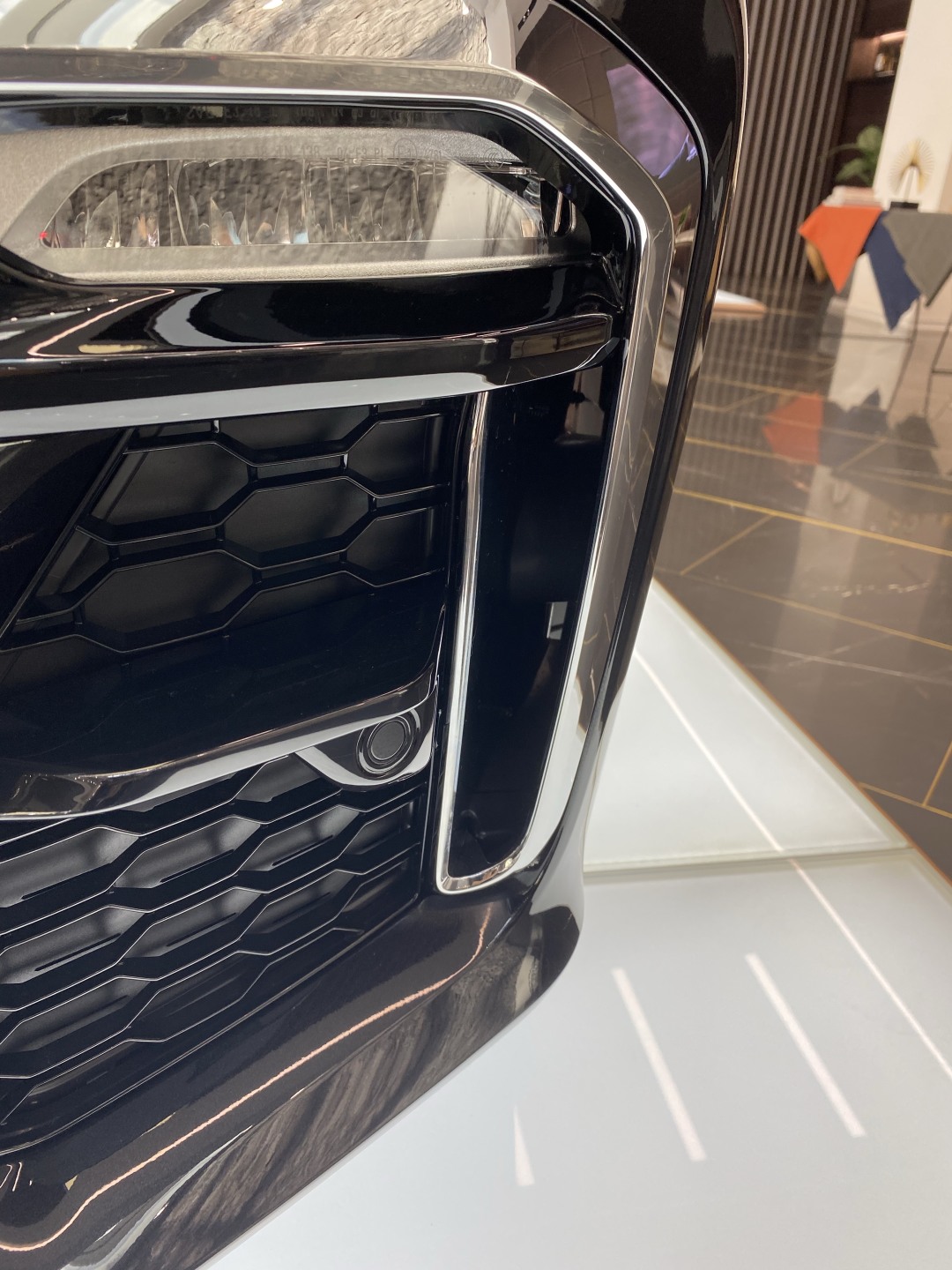 材料工程师评静态BMW X7：百万级宝马不该有槽点｜潘工车记